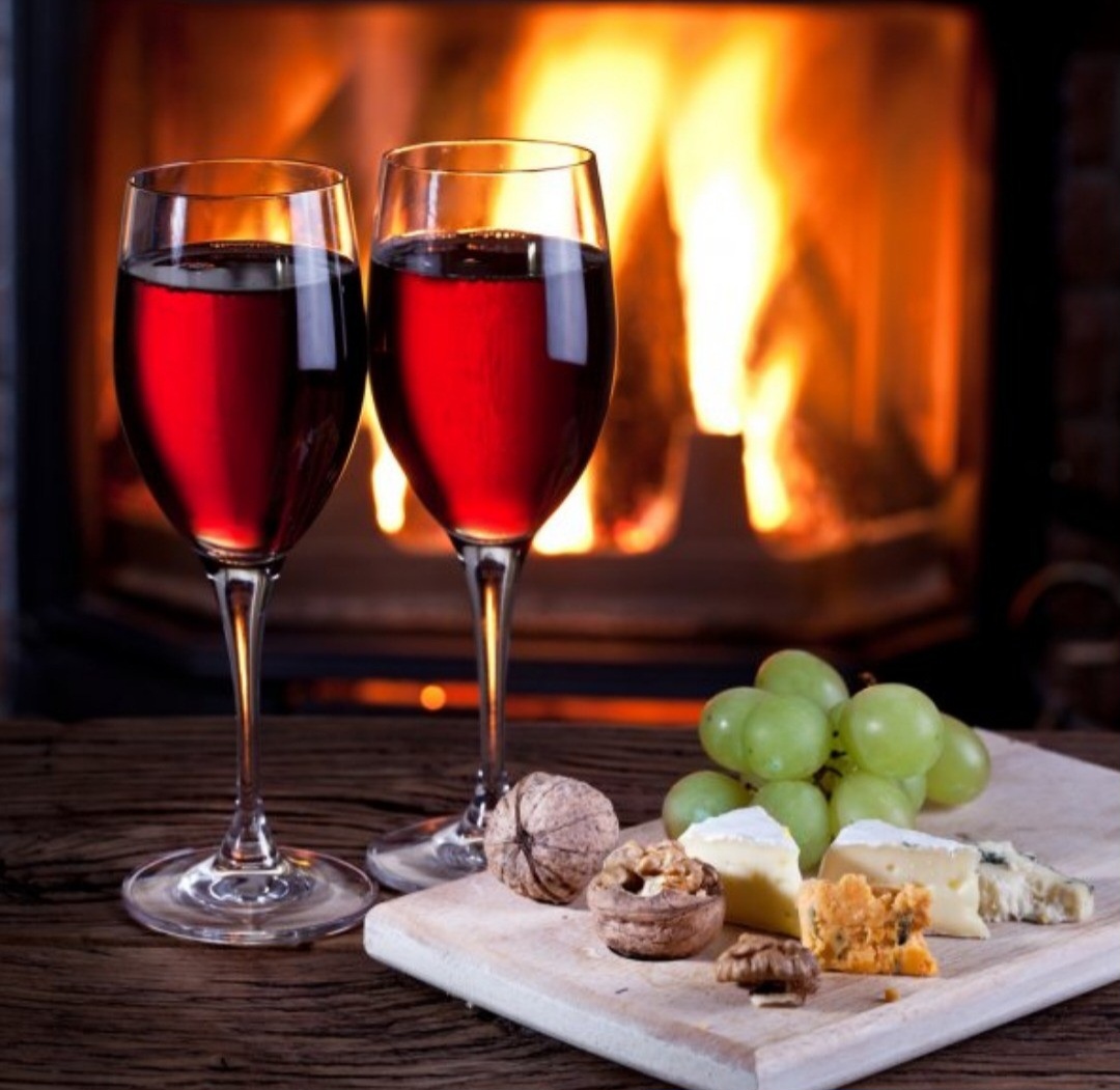 Noites de Vinho à Beira da Lareira